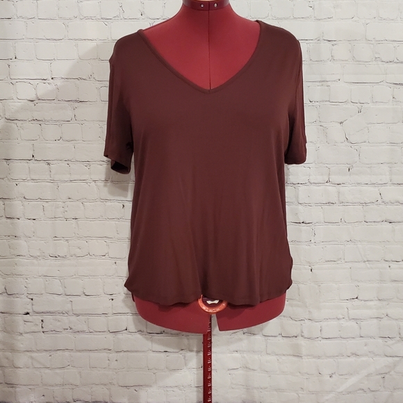 *Free add-on with  a purchase* Purple Old Navy t-shirt - Picture 1 of 5